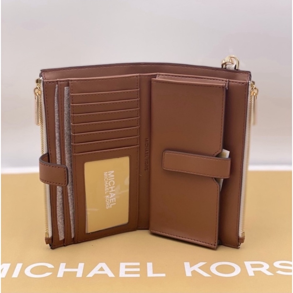 SALE🔥🔥🔥MICHAEL KORS JAYCEE MEDIUM BACKPACK and Wallet Set
VANILLA - Picture 8 of 14